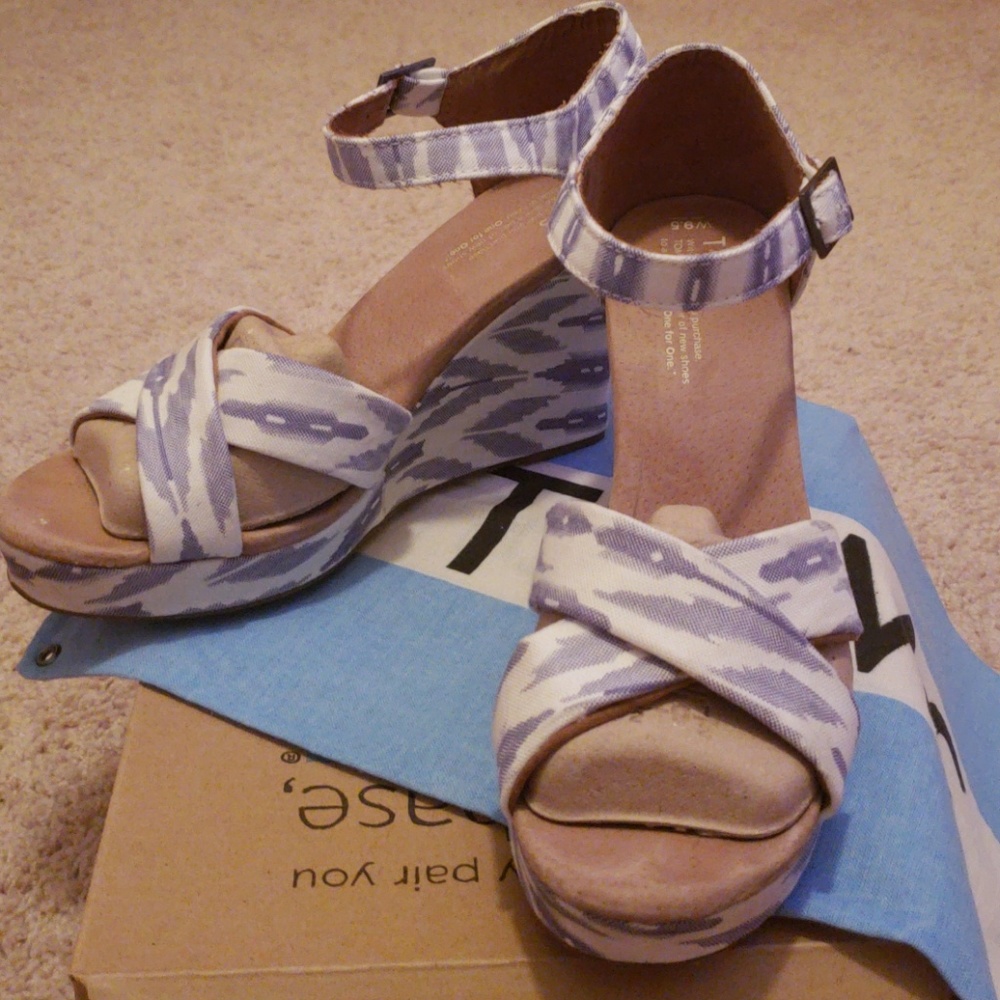 Tom's wedge sandals